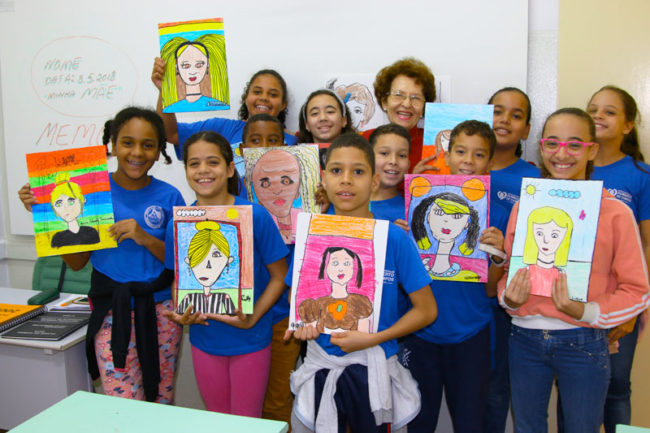 crianças-posando-para-foto