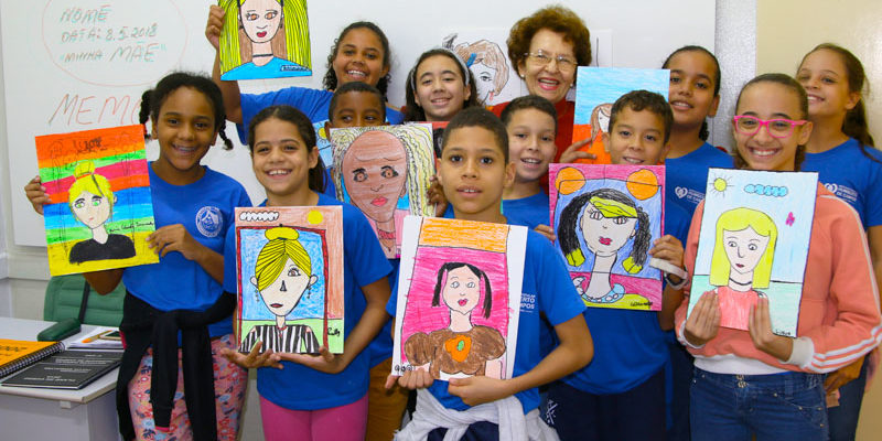 crianças-posando-para-foto